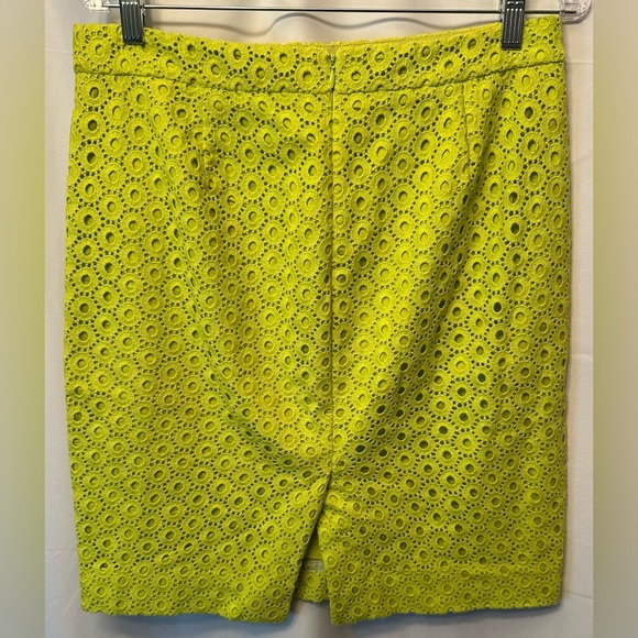 J. Crew Kiwi Green Eyelet No. 2 Pencil Skirt Size 8 Zip Back Clasp - Picture 7 of 11